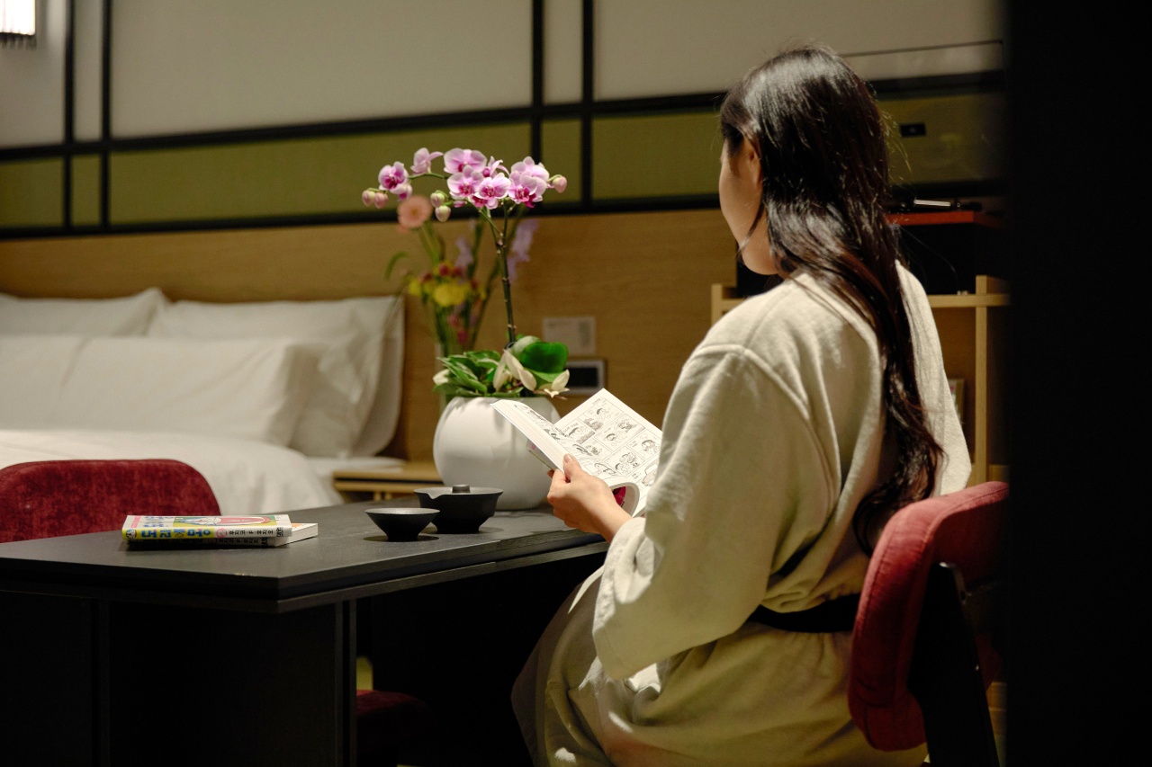room detail thumbnail 2