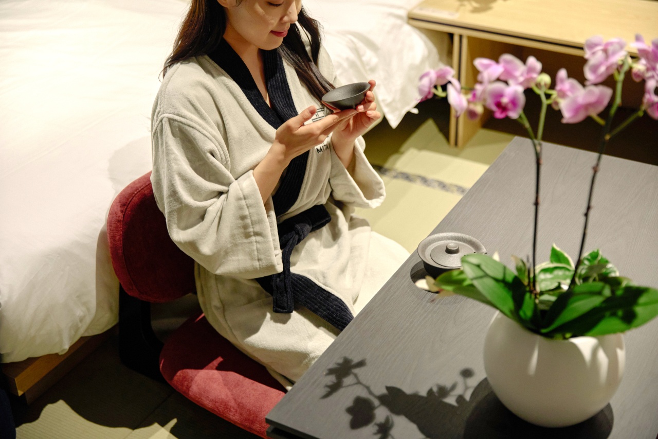 room detail thumbnail 2