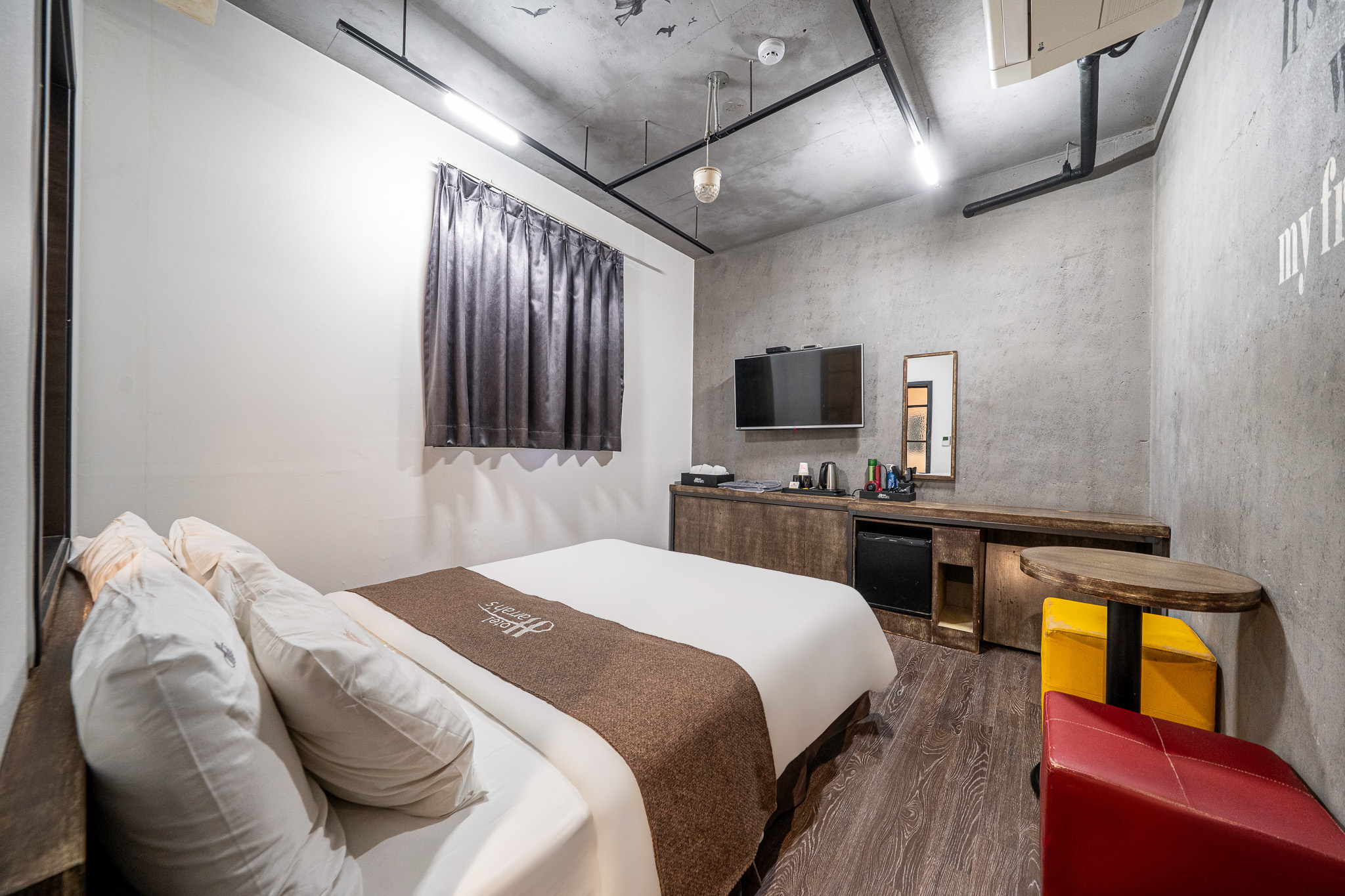 room detail thumbnail 1