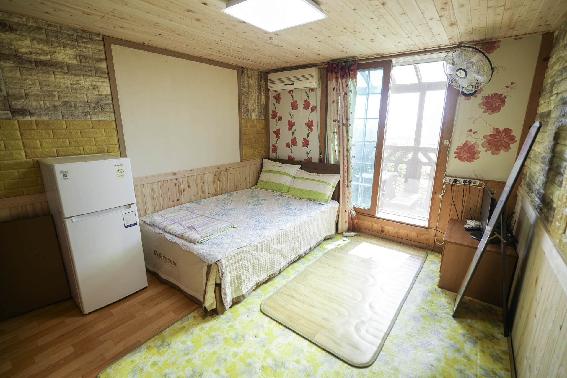 room detail thumbnail 0