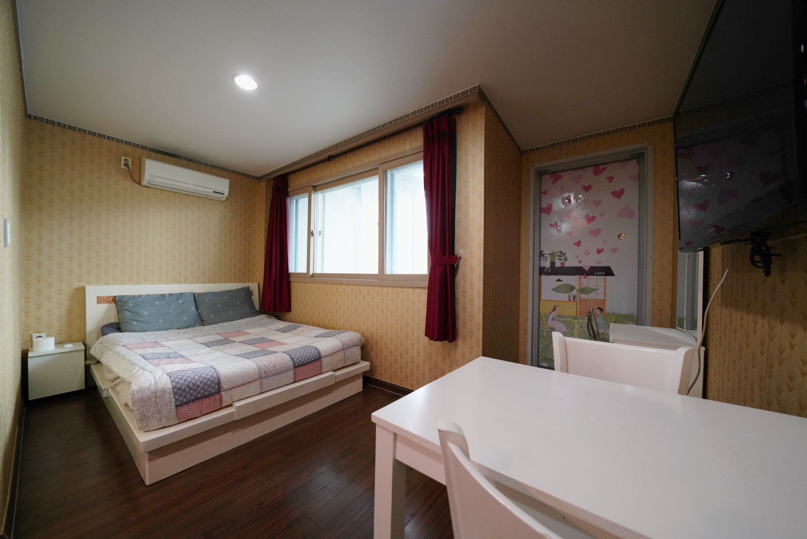 room detail thumbnail 0