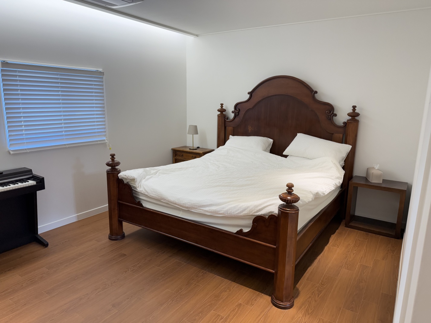 room detail thumbnail 0