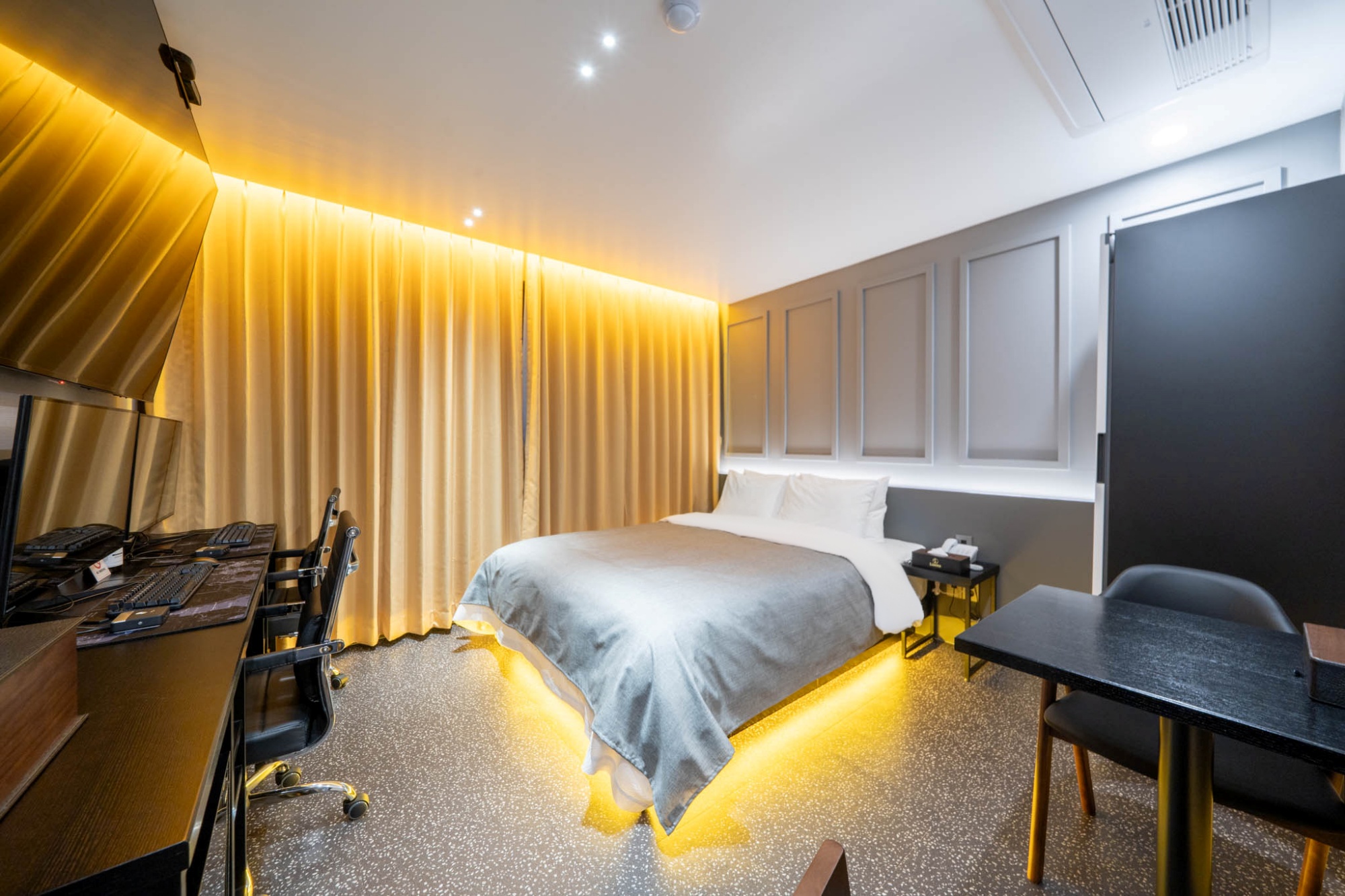 room detail thumbnail 1