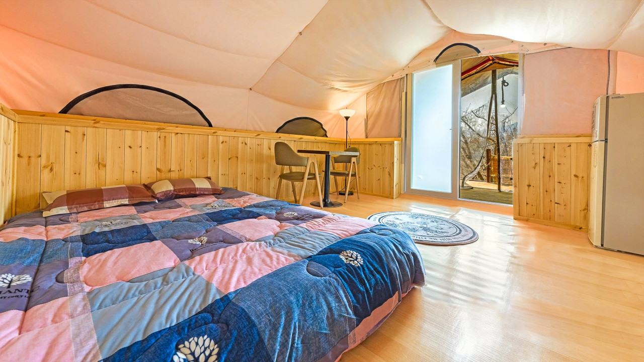 room detail thumbnail 1