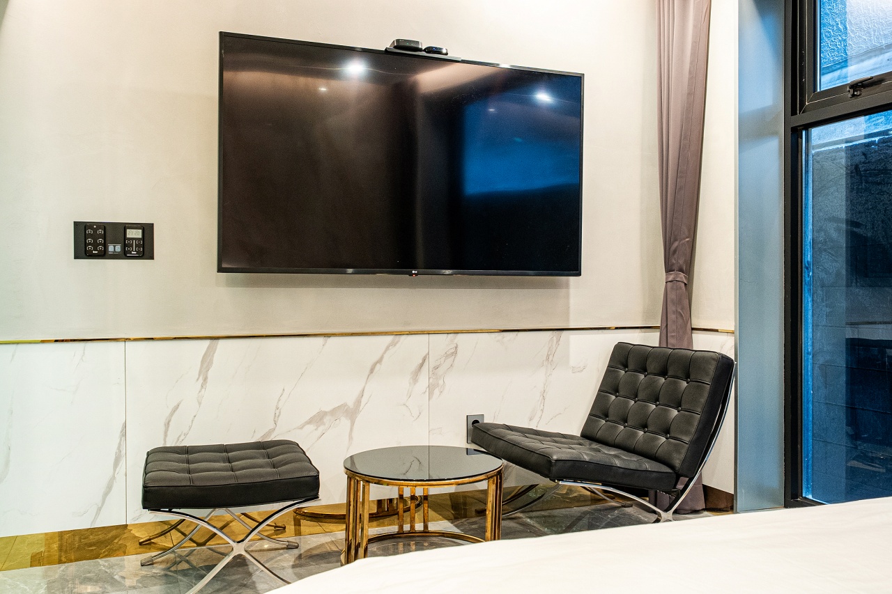 room detail thumbnail 2