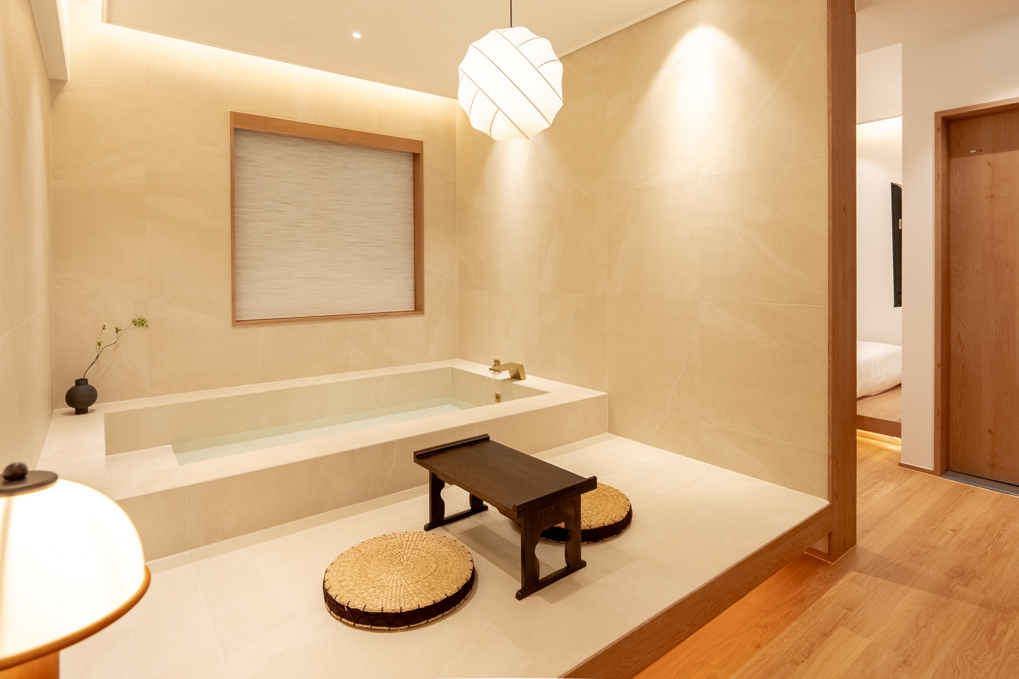 디럭스 (Deluxe)(조식PKG, 가족과 친구가 함께하는 4인실, 퀸사이즈 2베드)