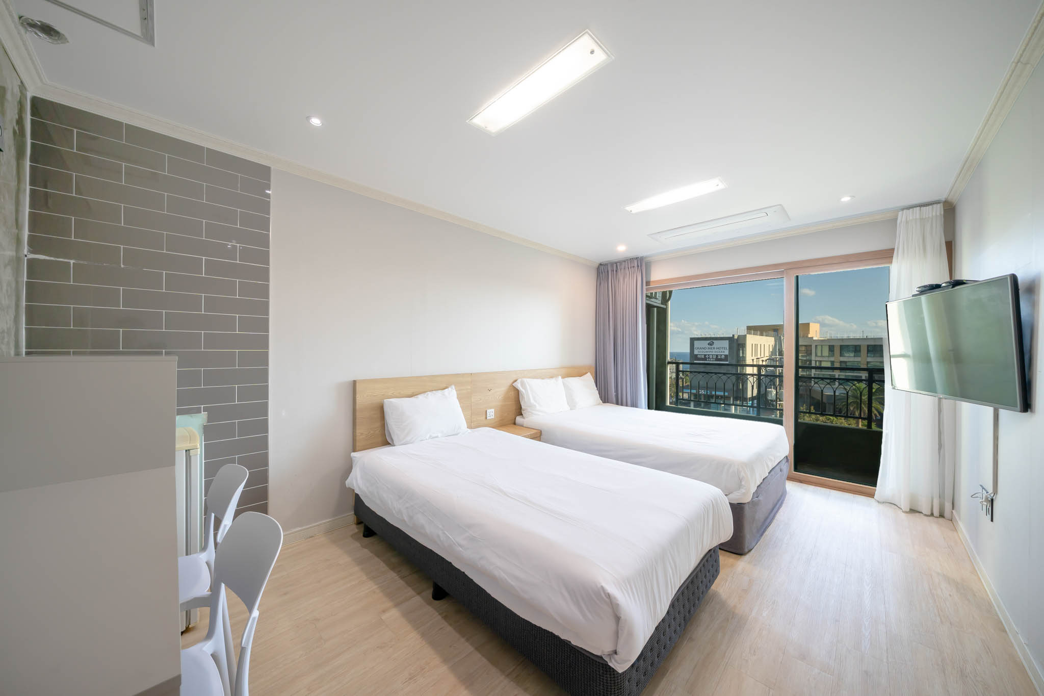 A동 컴팩트 트윈 1(4계절 대형온수풀무료/호텔식침구/원룸형(더블1+싱글1)취사불가/오션뷰)