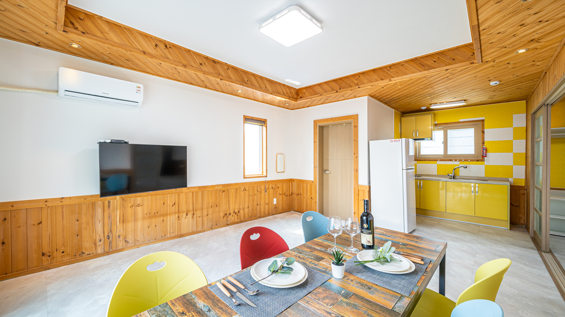 room detail thumbnail 2