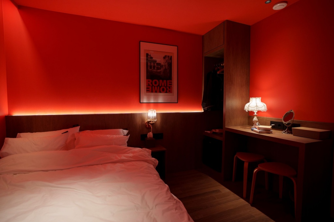 room detail thumbnail 1