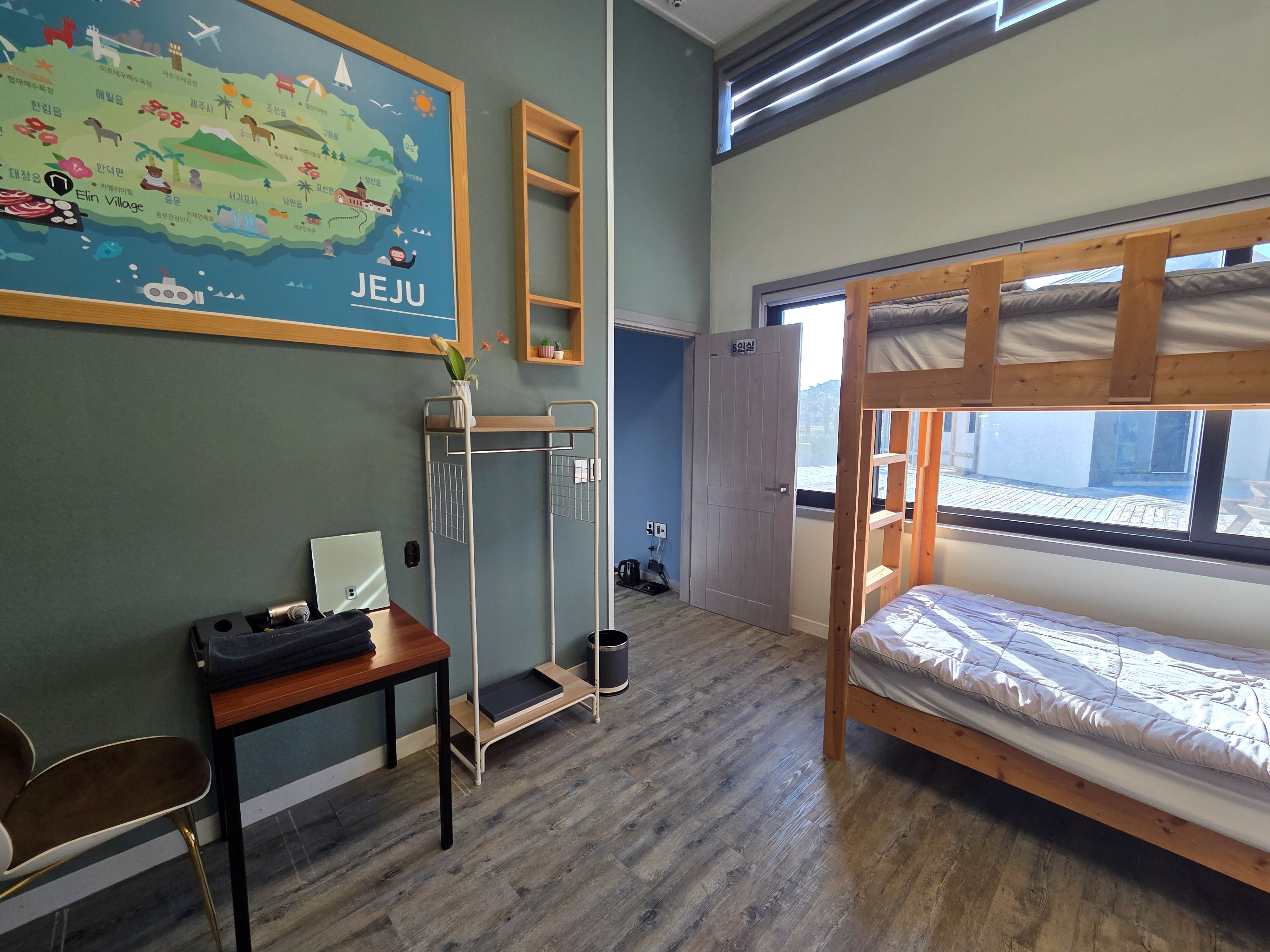 110동 (단체룸)(2층 침대 3개가 있어 단체 이용시 편리한 구조의 방입니다.)