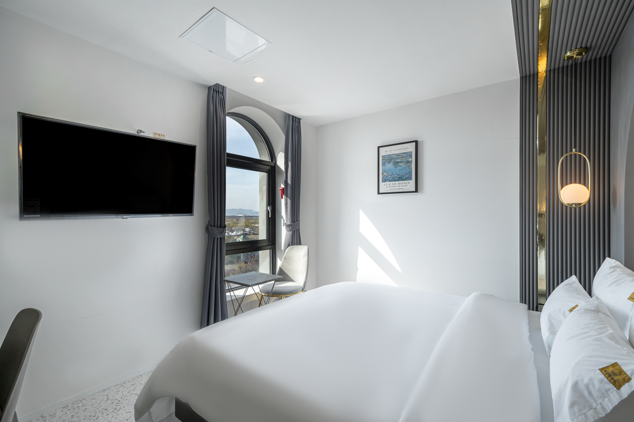 스탠다드 더블룸(OTT서비스, 조식무료)