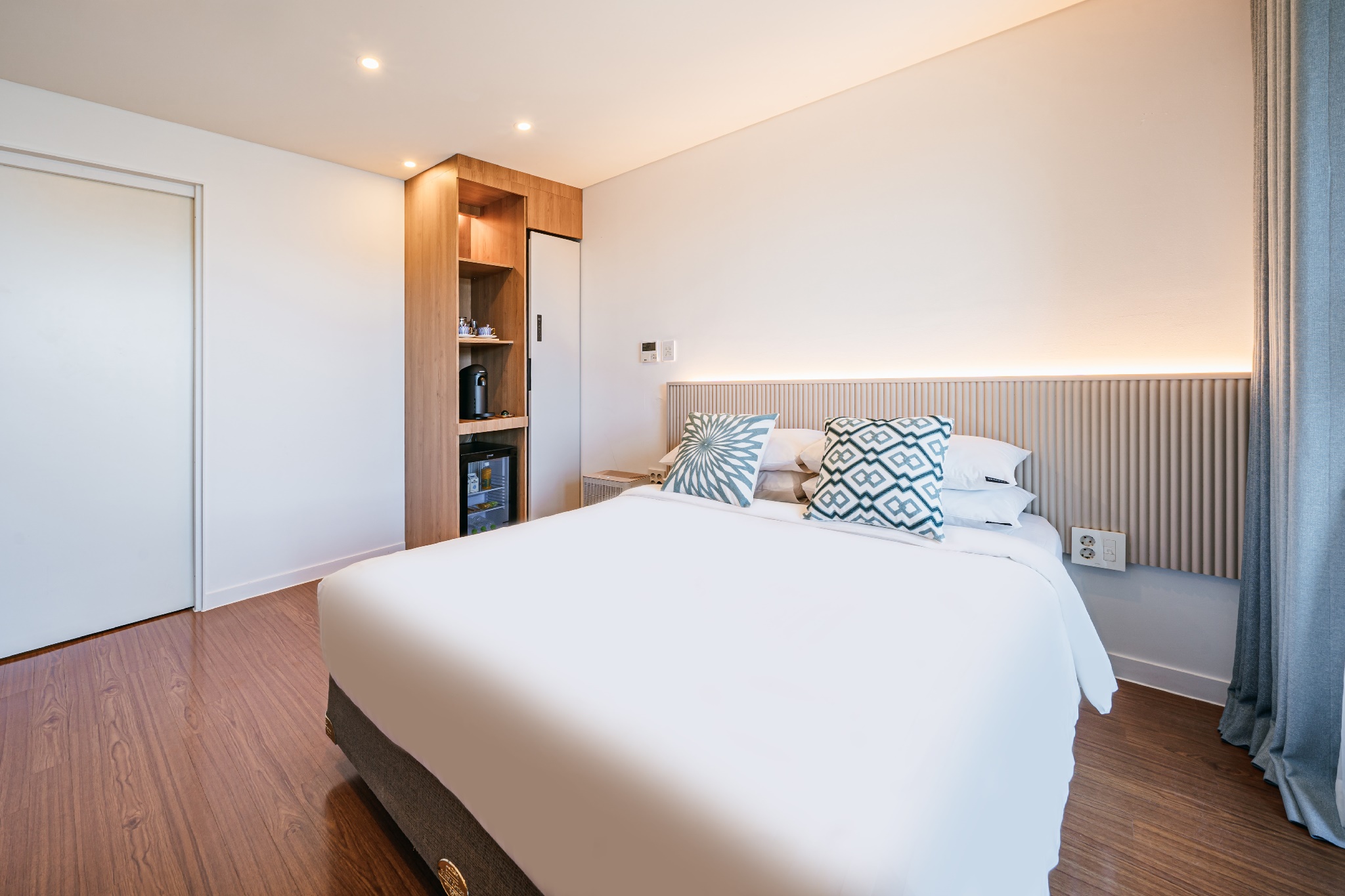 디럭스 더블 시티뷰(특가★시티뷰,LP플레이어,네스프레소 커피머신, 블루투스, 스타일러)