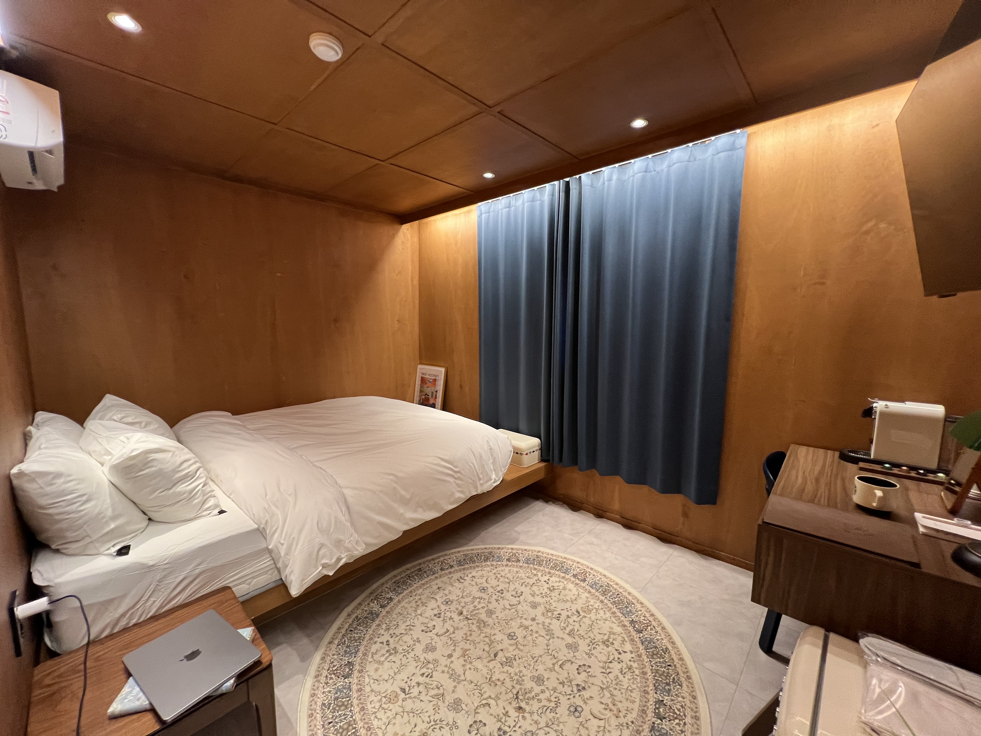 room detail thumbnail 2