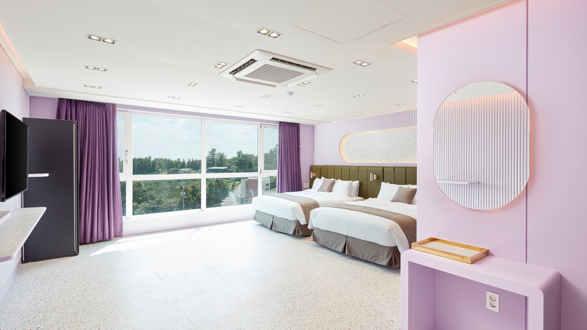 room detail thumbnail 2