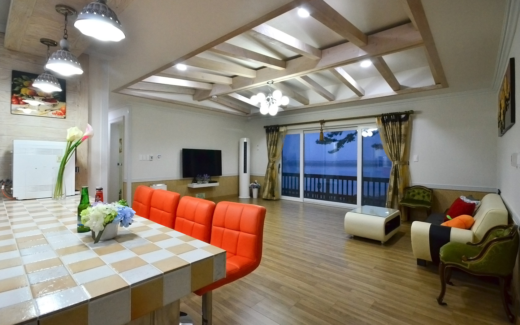 room detail thumbnail 2