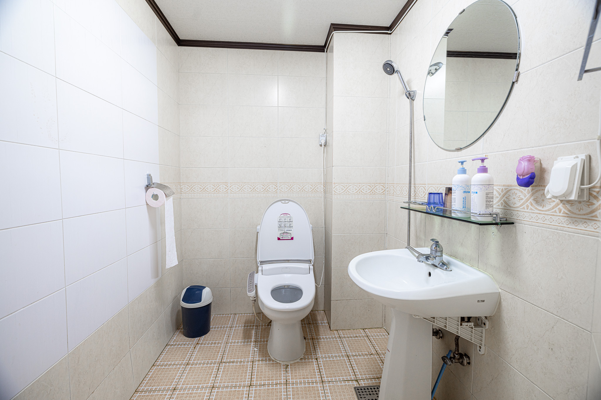 room detail thumbnail 2