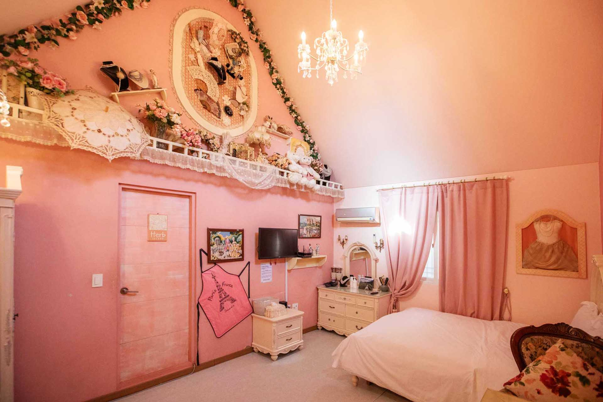 room detail thumbnail 0