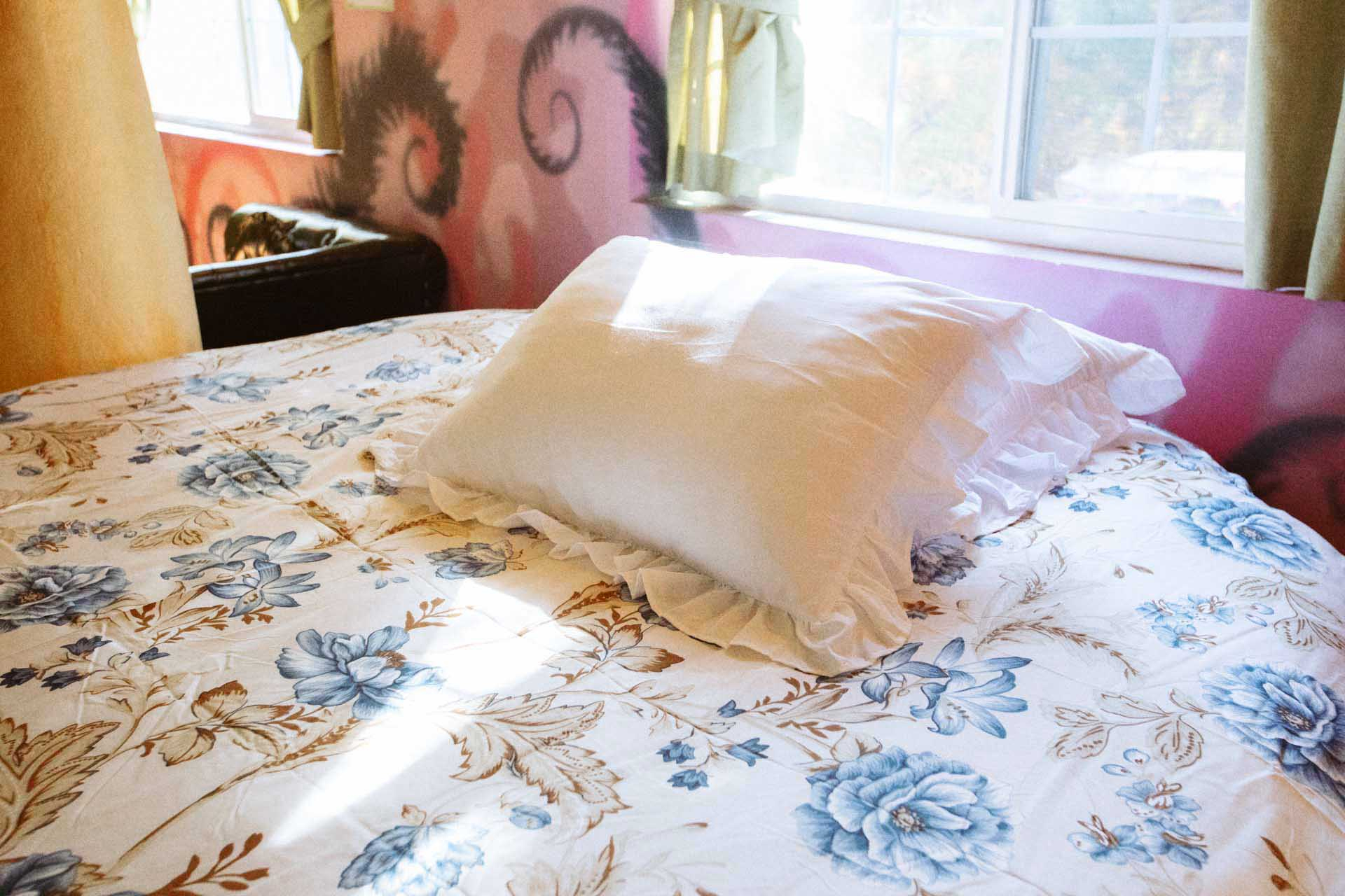room detail thumbnail 2