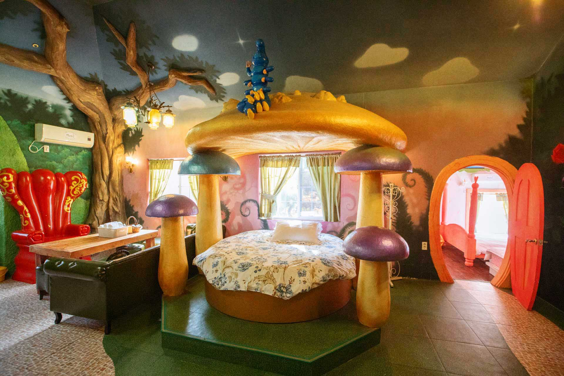 room detail thumbnail 1