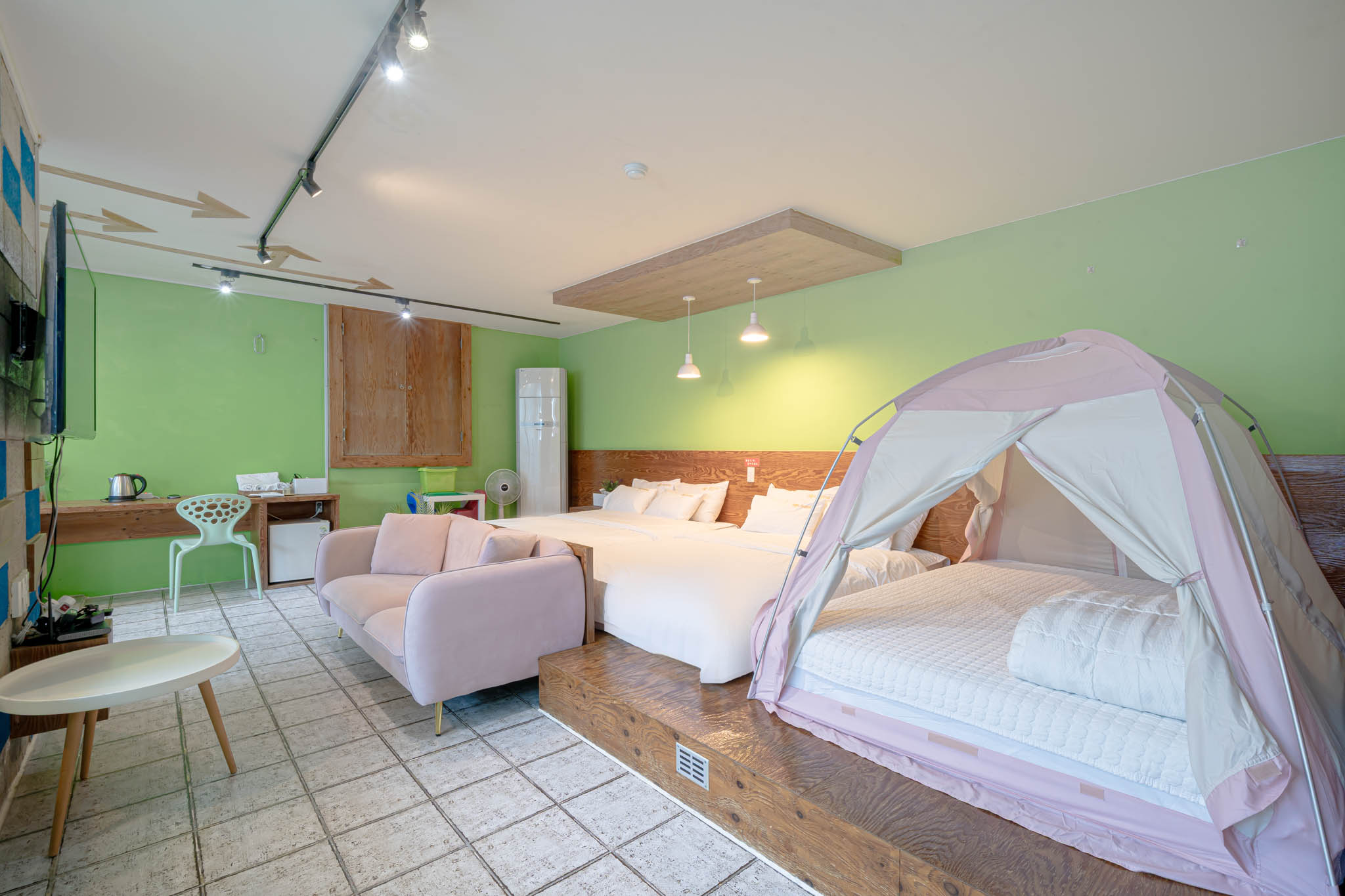 room detail thumbnail 2