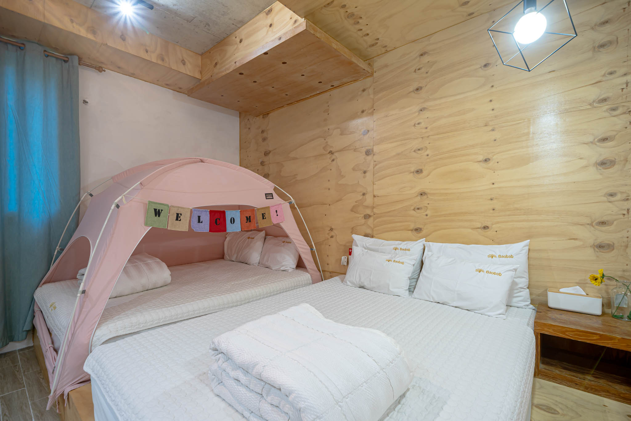 room detail thumbnail 2