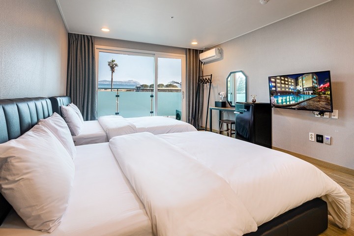 1층 패밀리 트윈(A동1층/원룸형, 정원전망/취사가능)