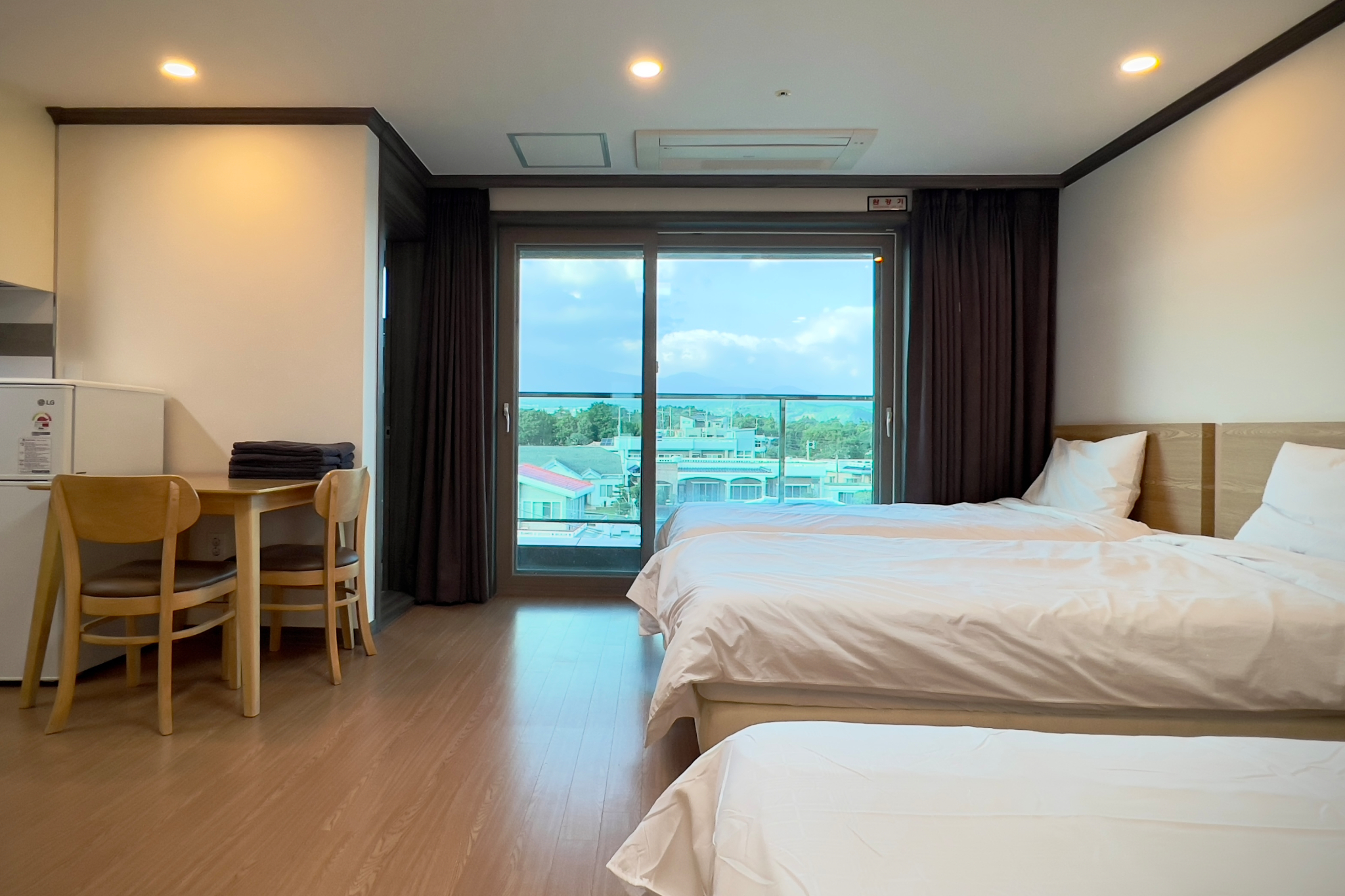 디럭스A형 룸 (랜덤배정)(최대 4인 숙박 및 취사가능)