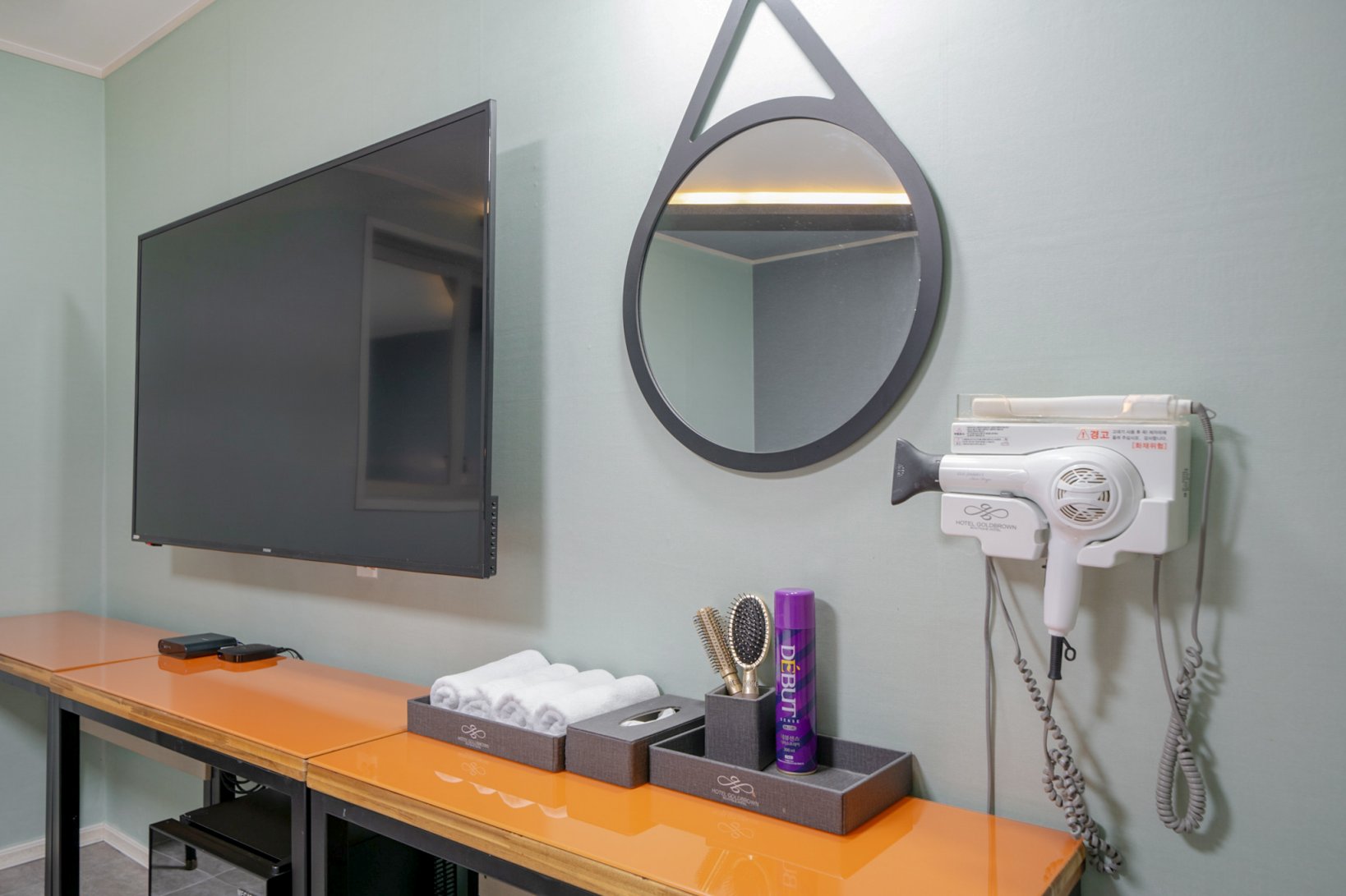 room detail thumbnail 2