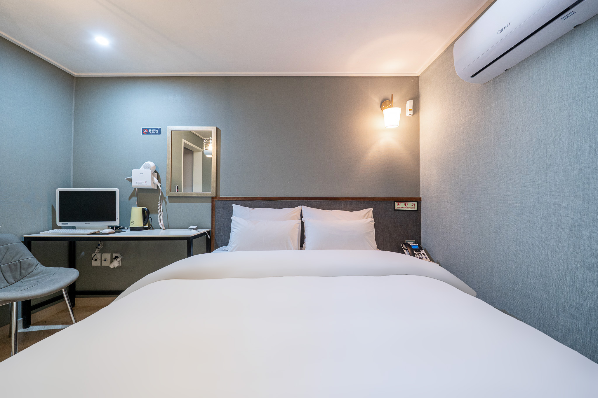 room detail thumbnail 2
