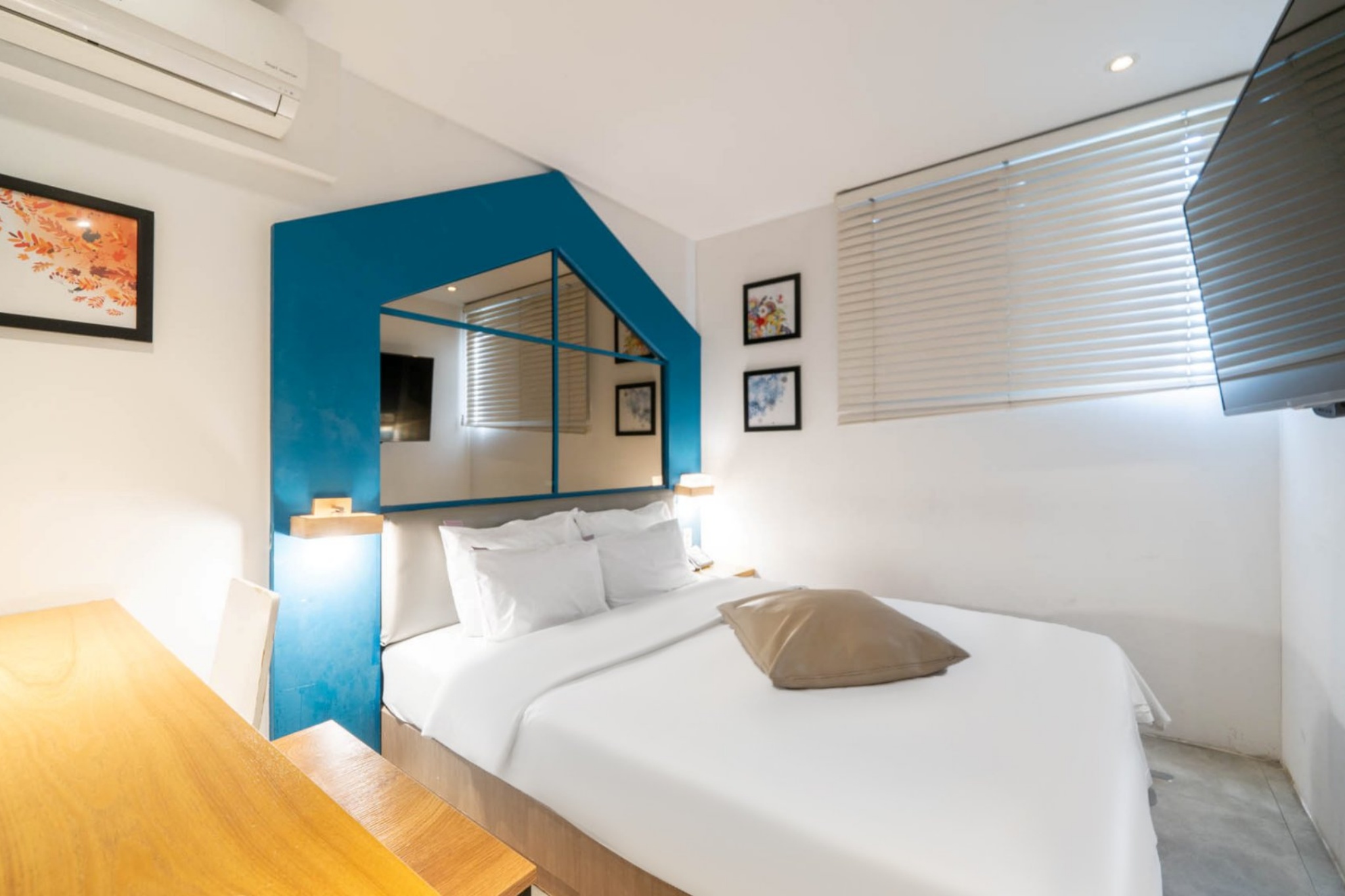 room detail thumbnail 0