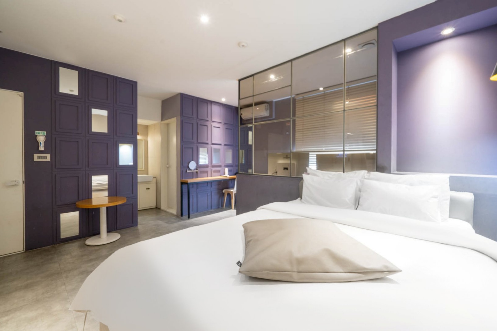 room detail thumbnail 0