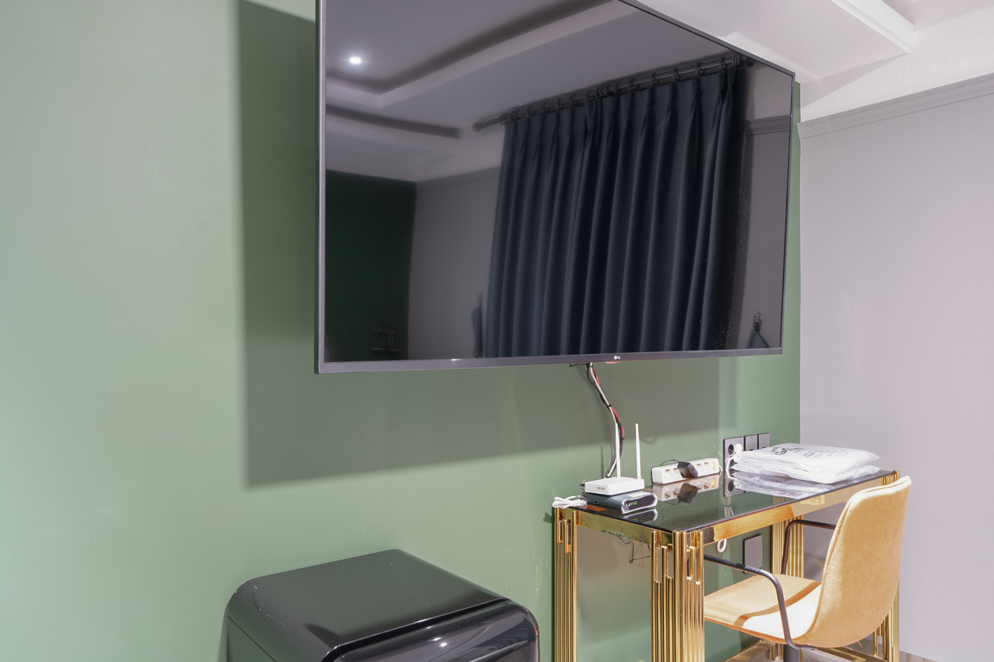 room detail thumbnail 2