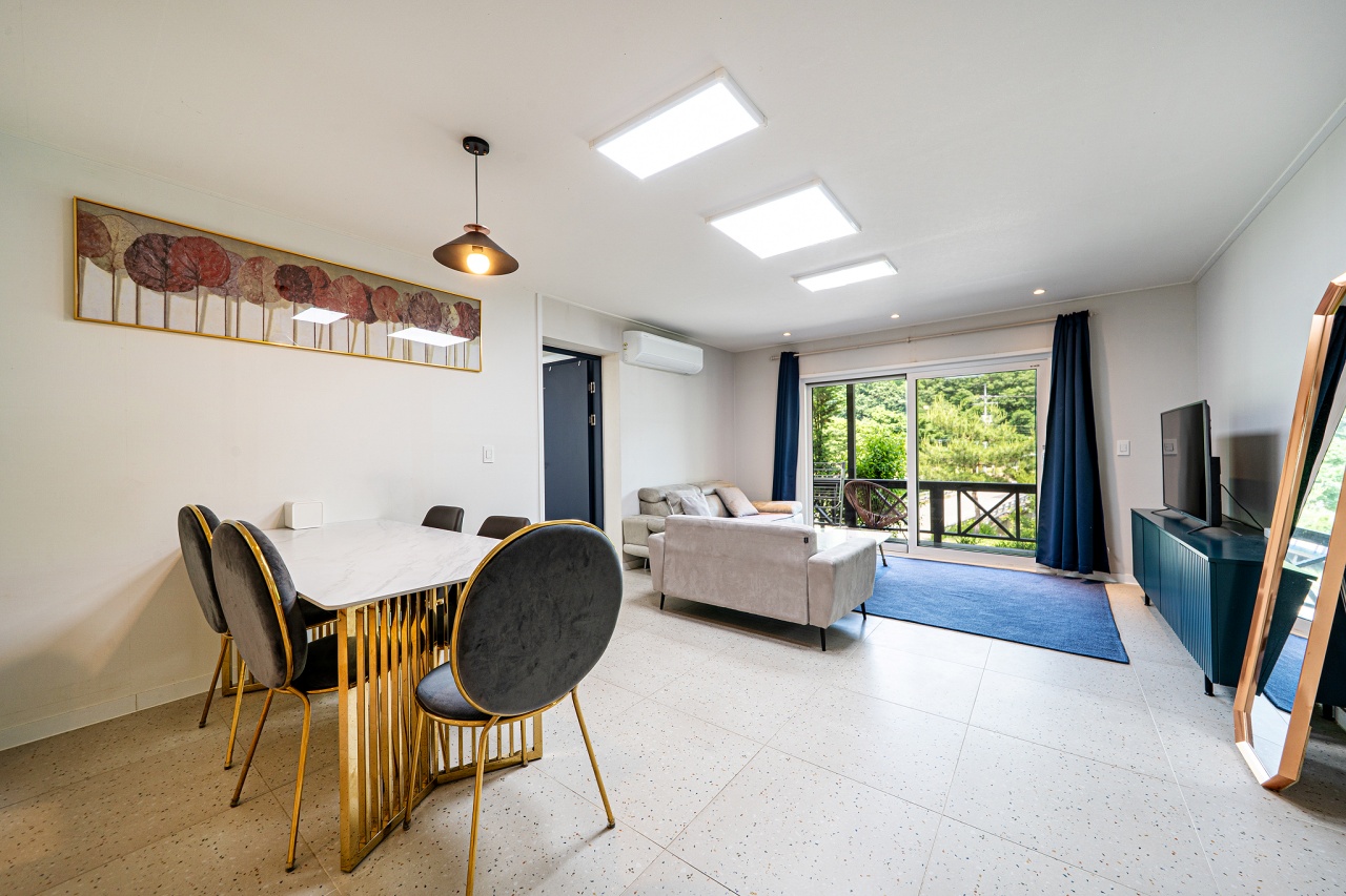 양지꽃 1F(방2 화장실2, 개별바베큐, 넷플릭스이용가능, 식기세척기)