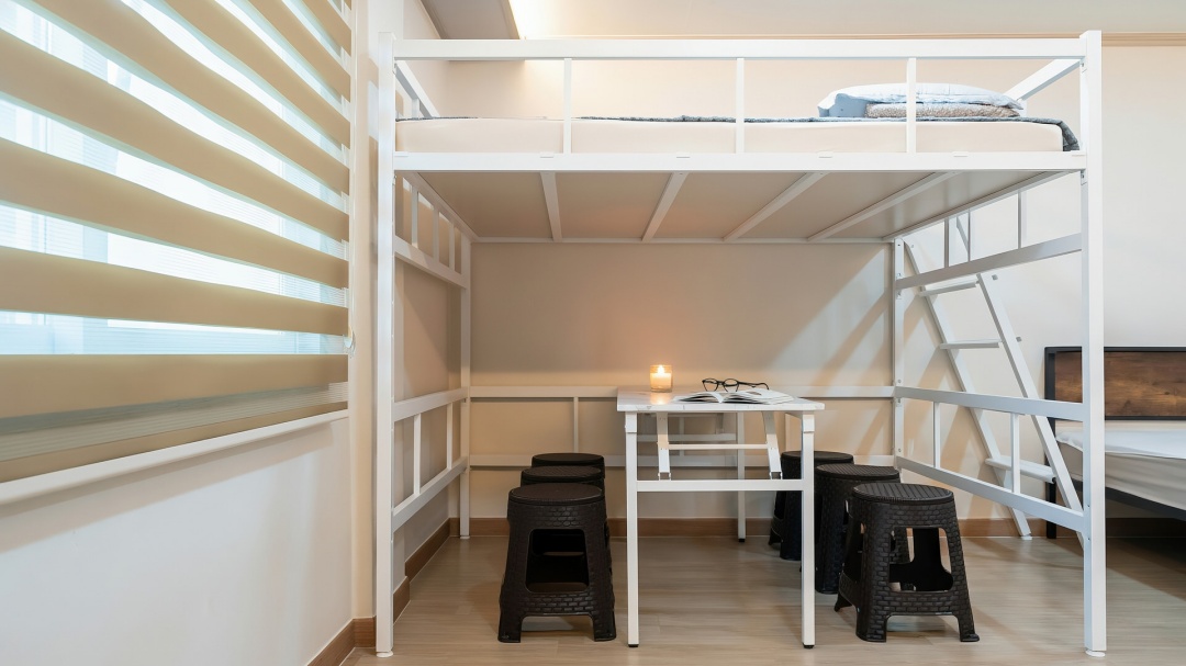 room detail thumbnail 1