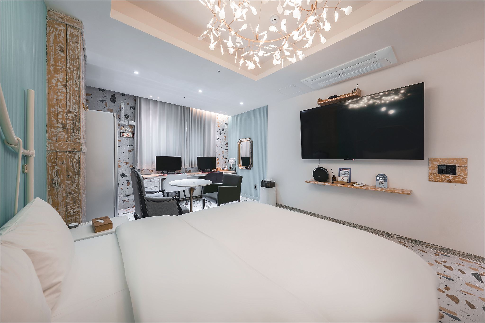 room detail thumbnail 1