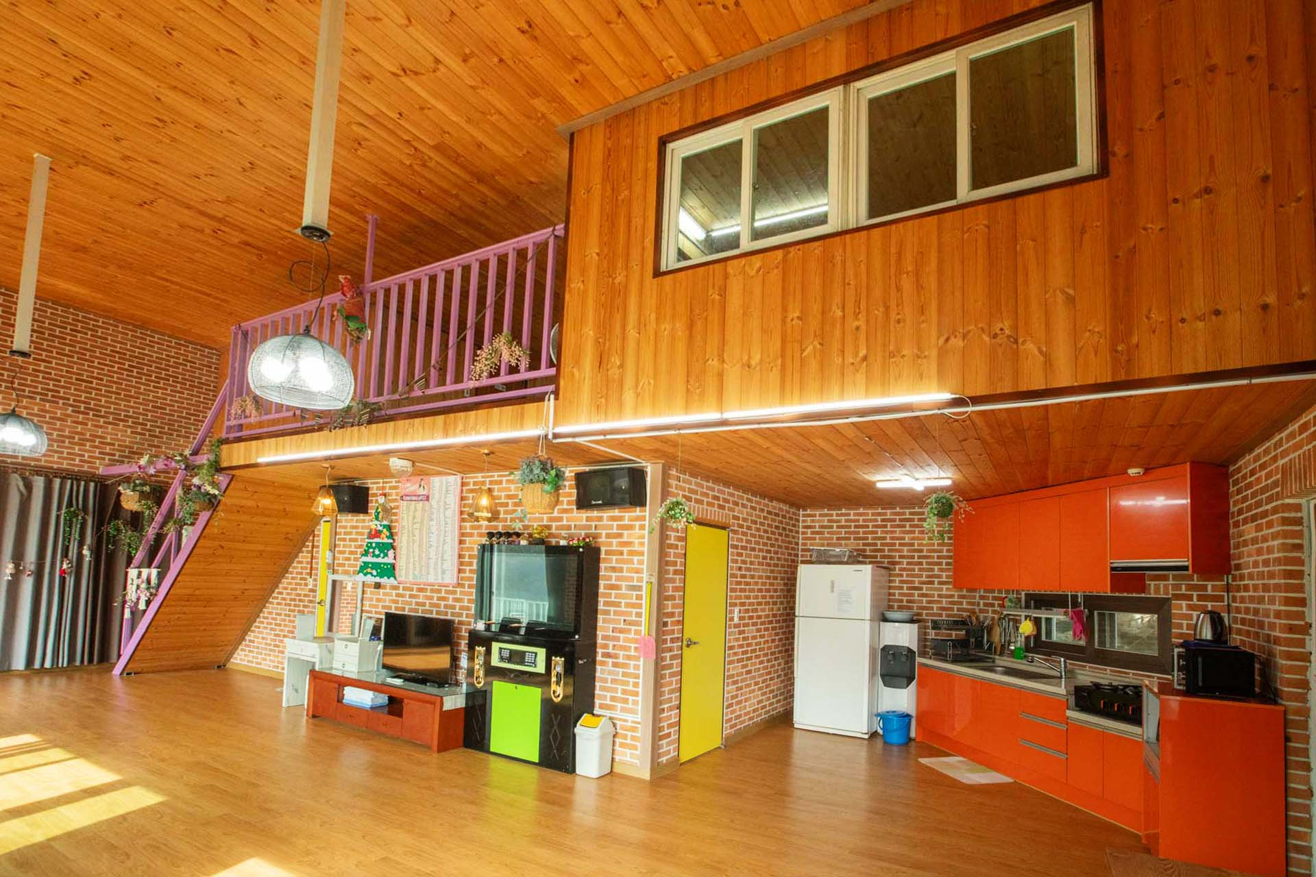 room detail thumbnail 2