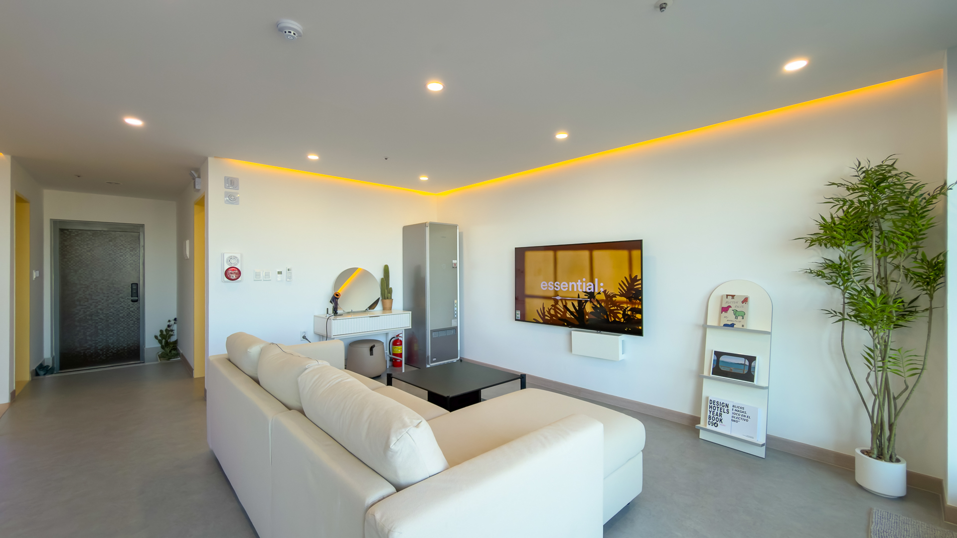 room detail thumbnail 2