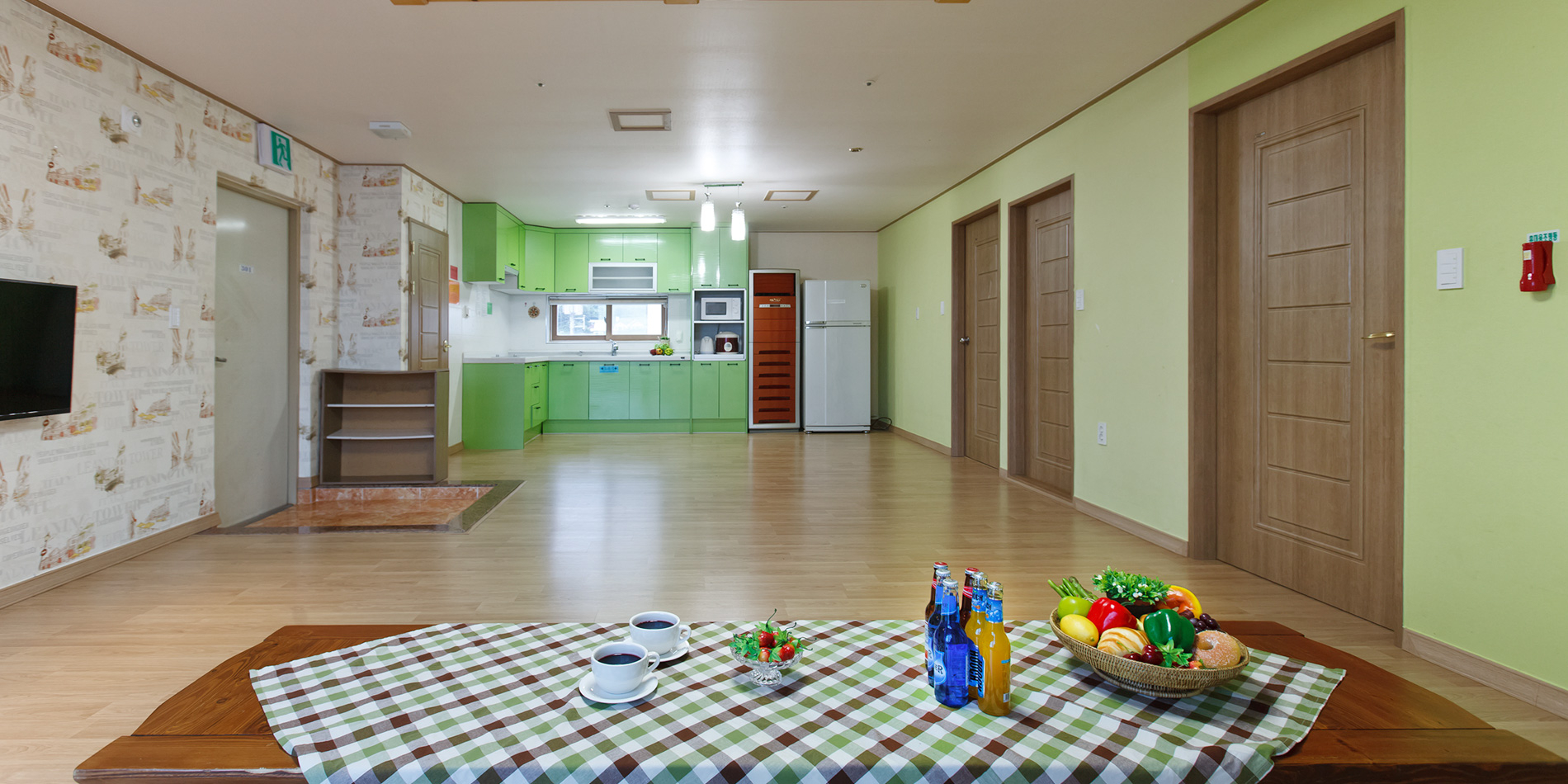 room detail thumbnail 2