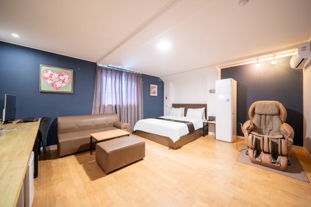 VIP B-통합 OTT 6종(안마의자,스타일러,게이밍PC,대형TV,욕조,공청기,기가WIFI)