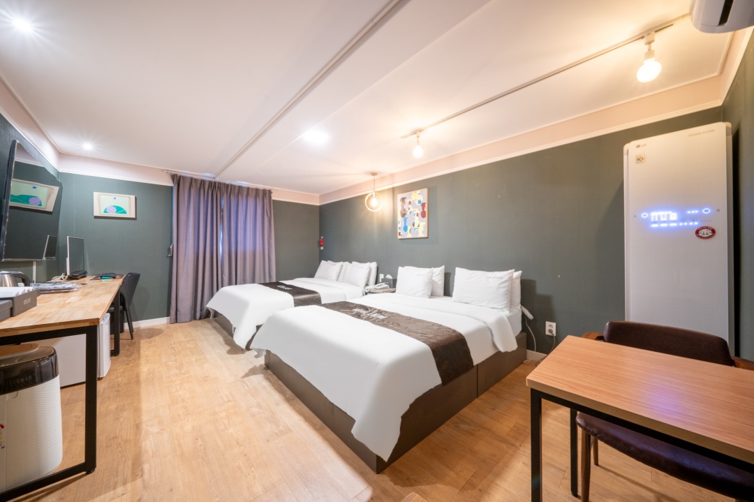 프리미엄 트윈 통합 OTT 6종(스타일러,퀸+퀸,게이밍PC,대형TV,욕조,공청기,WIFI)