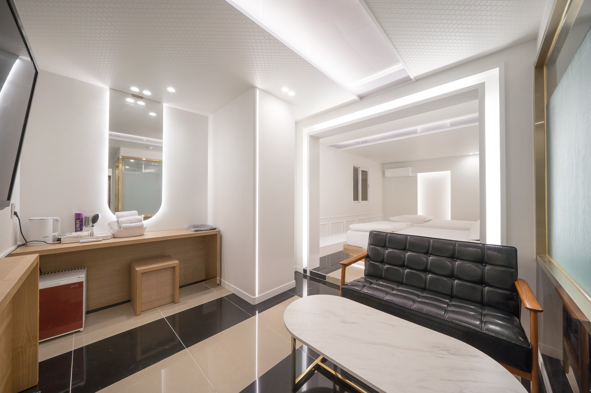 리뉴얼오픈ㅣ본관ㅣ트윈Bㅣ더블+싱글베드(넷플릭스ㅣ최고급 구스다운 침구류ㅣ리뷰이벤트)