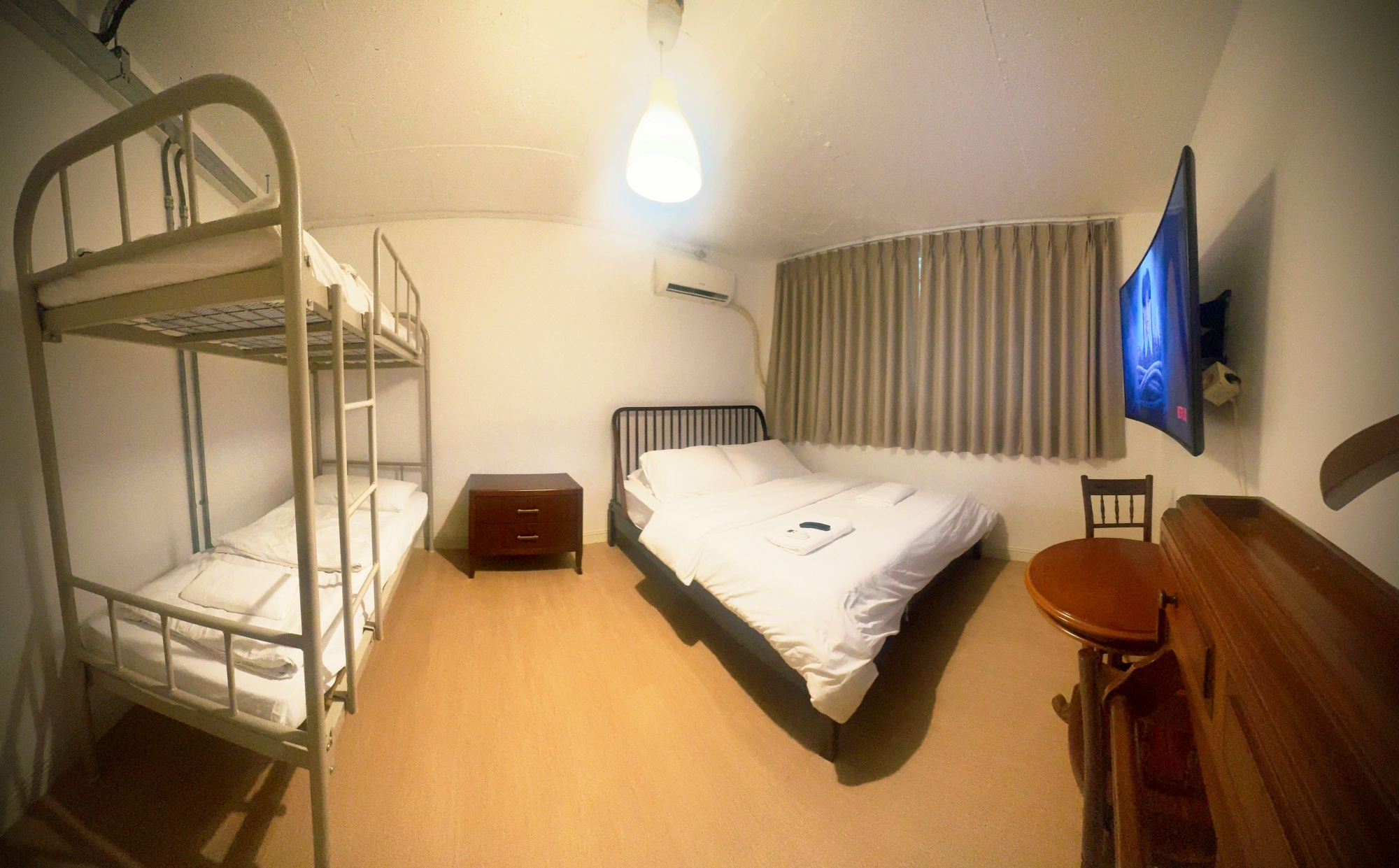 room detail thumbnail 0