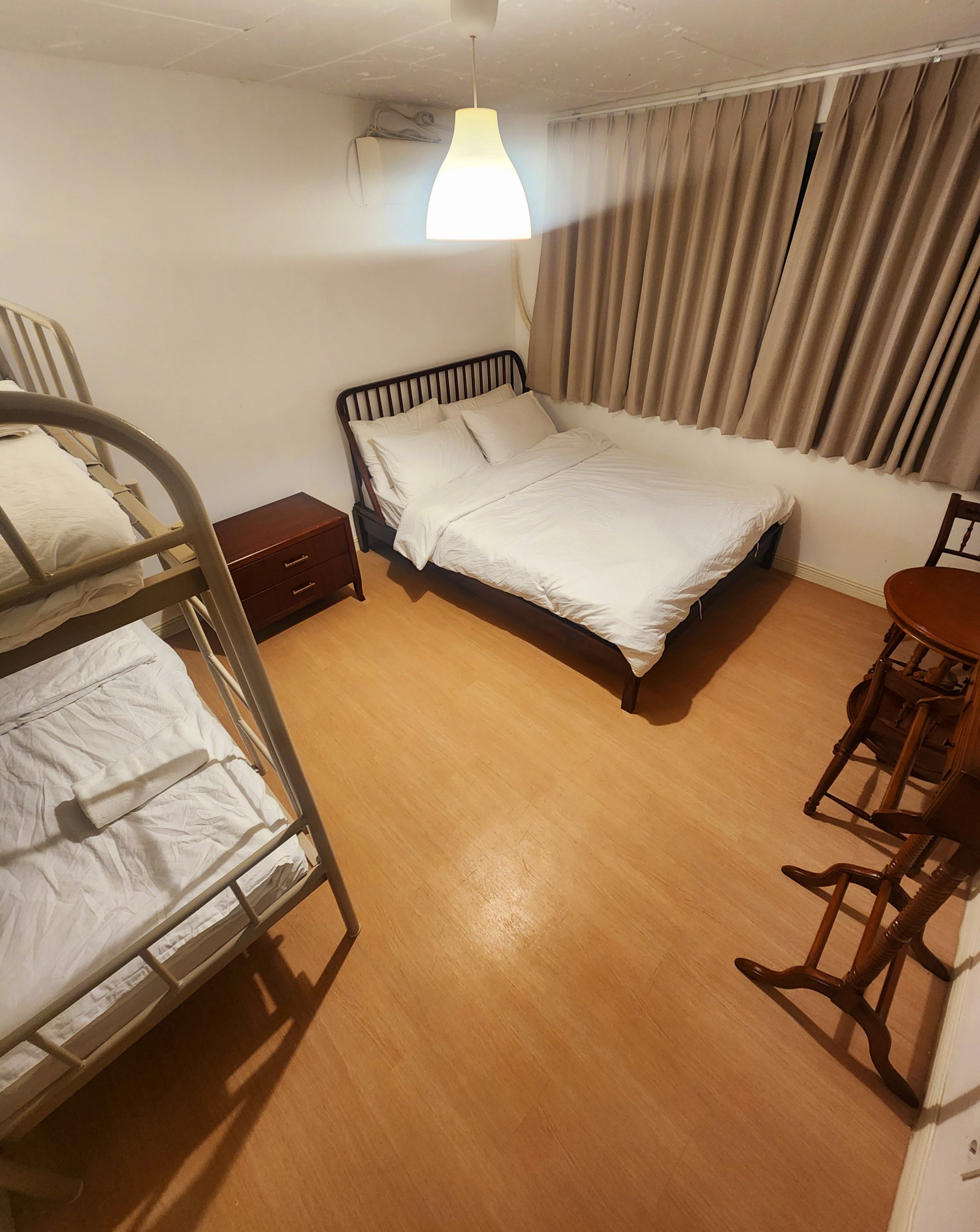 room detail thumbnail 1