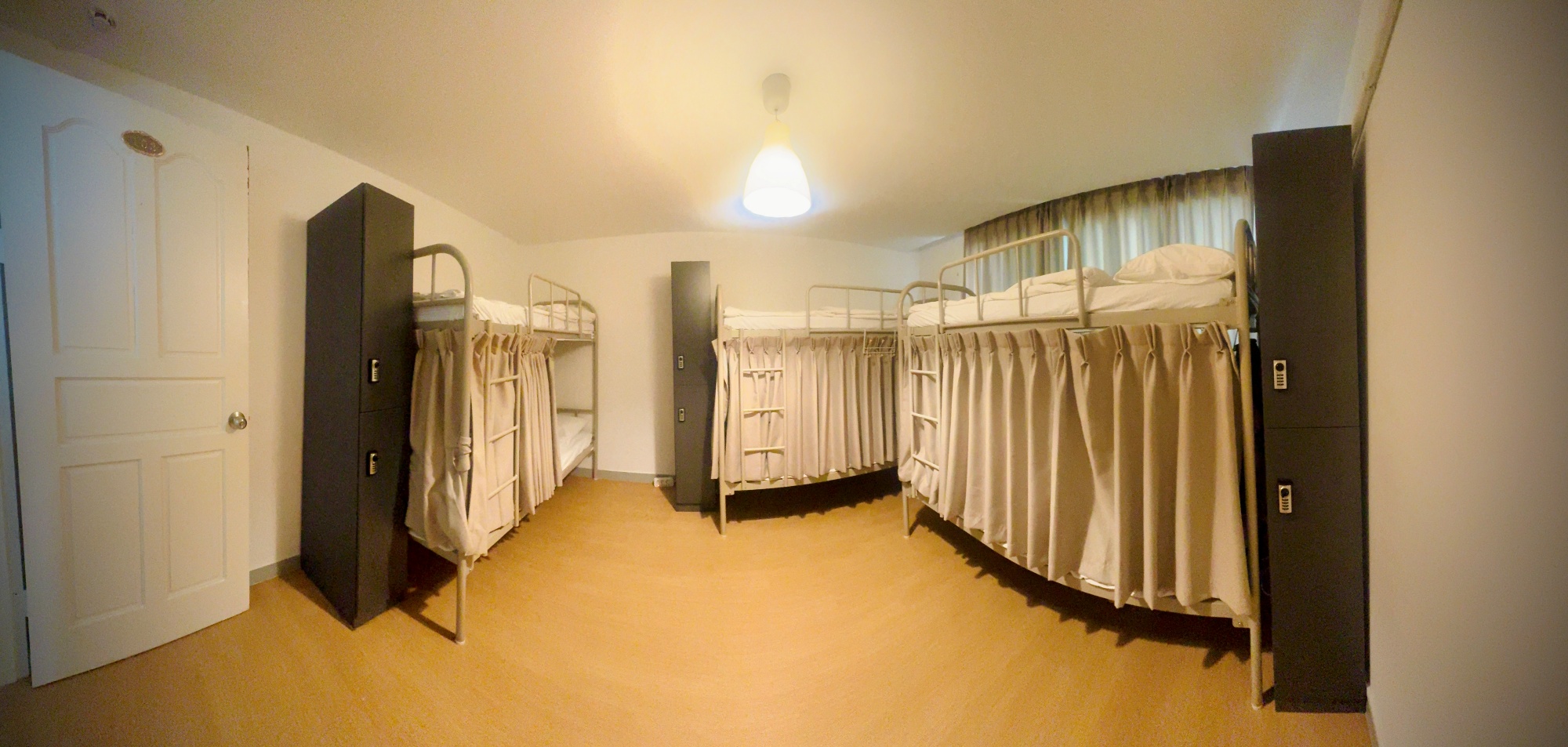 room detail thumbnail 2