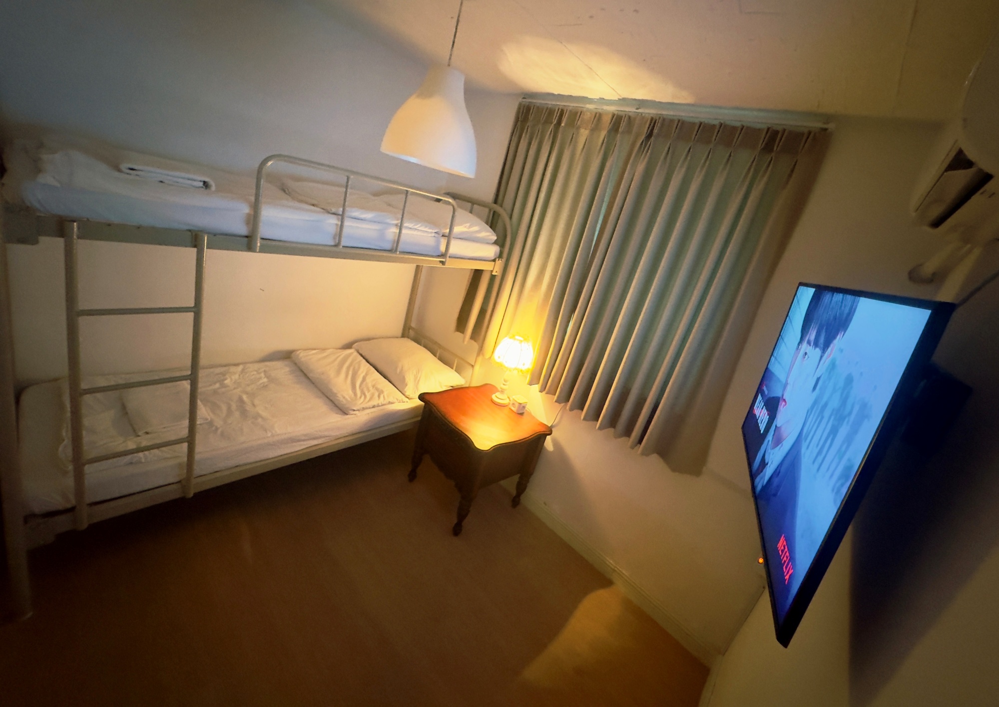 room detail thumbnail 1