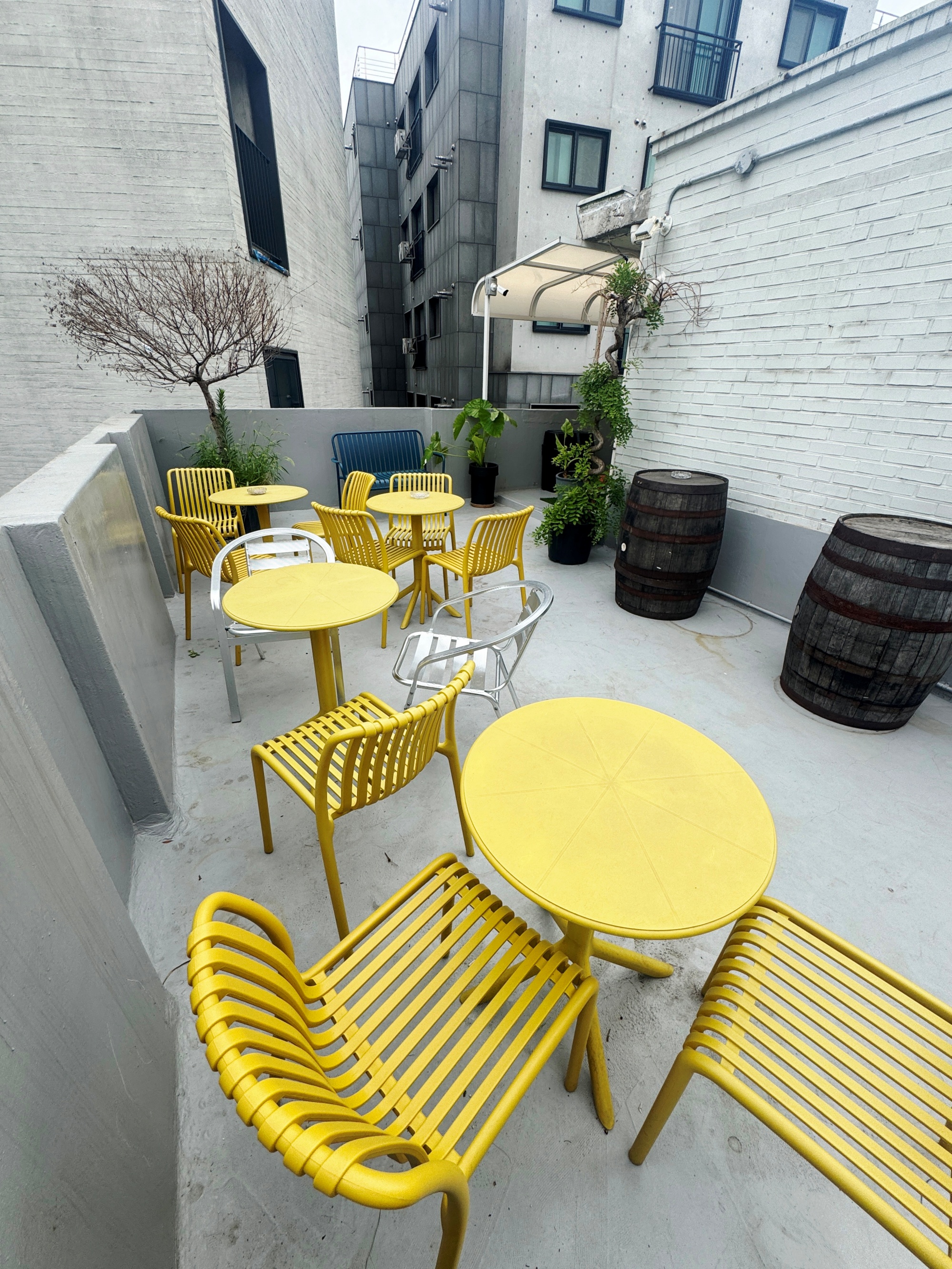 room detail thumbnail 2