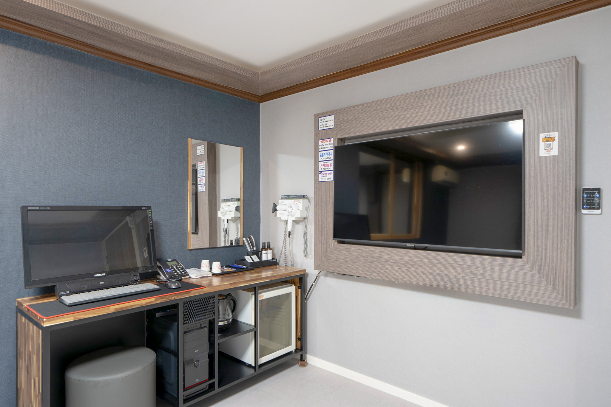 room detail thumbnail 2