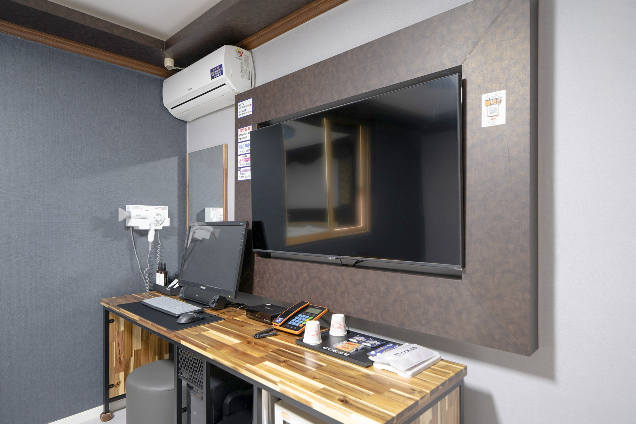 room detail thumbnail 2
