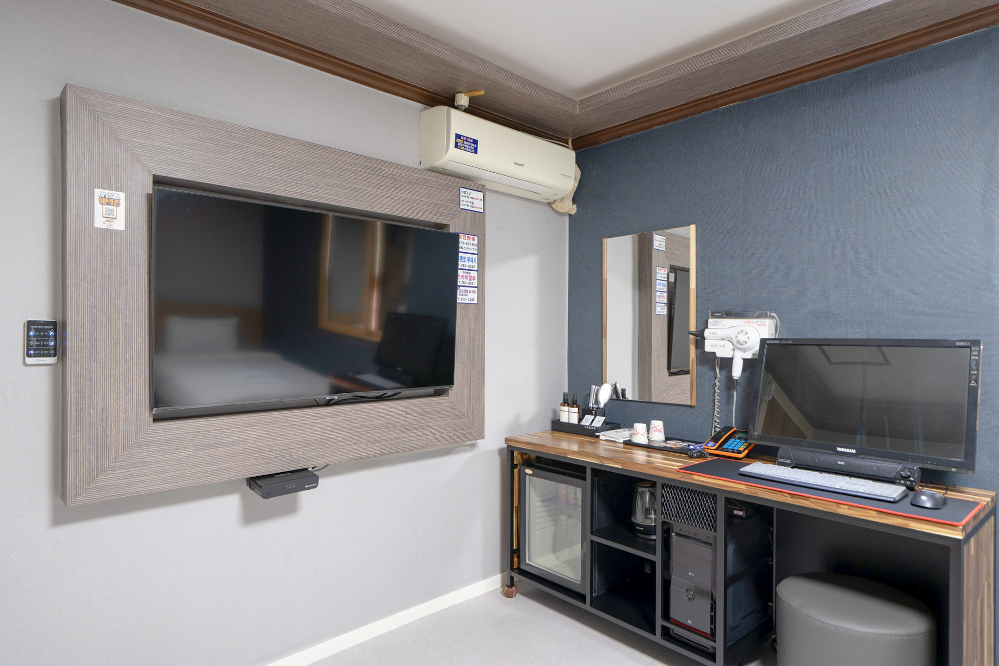 room detail thumbnail 1