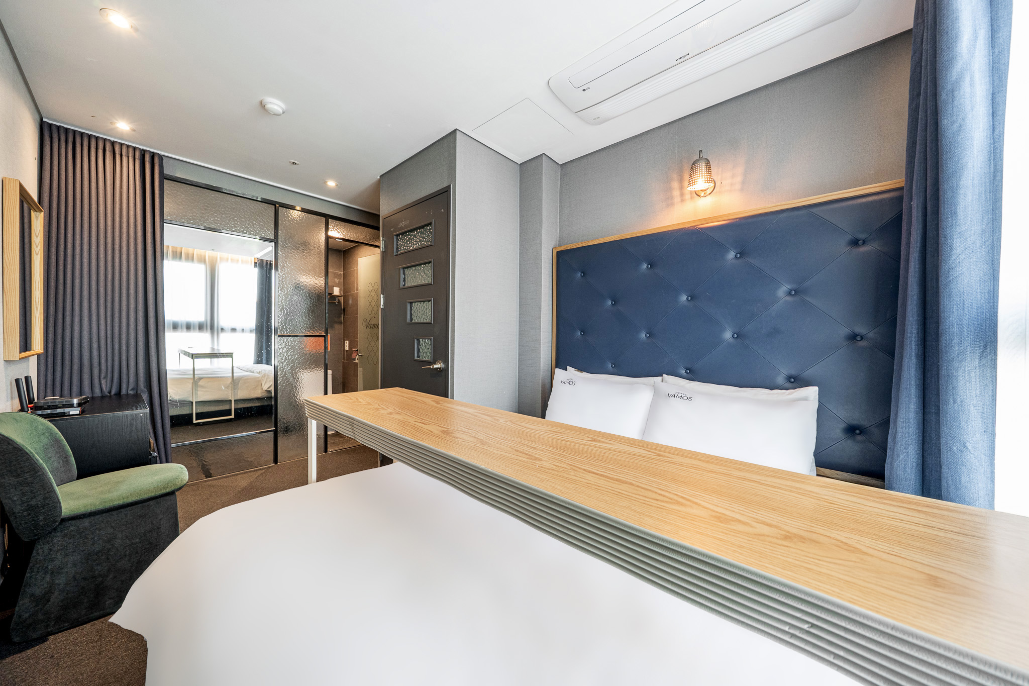 room detail thumbnail 1